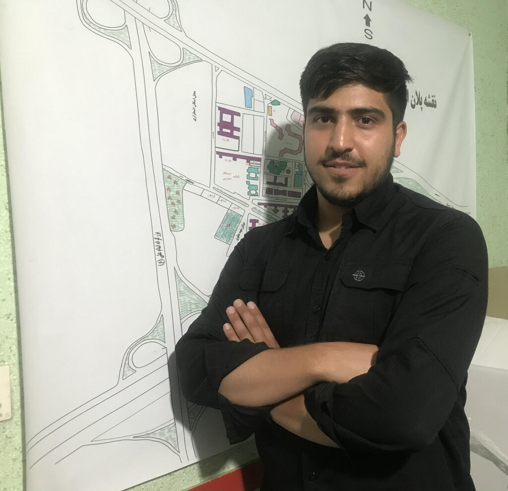 دانشآموز اخراجی مخترع شد | طراحی دستکش هوشمند و دست مصنوعی