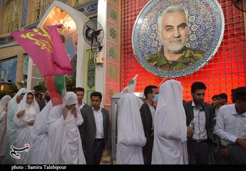 تصاویر | ازدواج ۵۰ زوج جوان کرمانی در جوار مرقد شهید سلیمانی