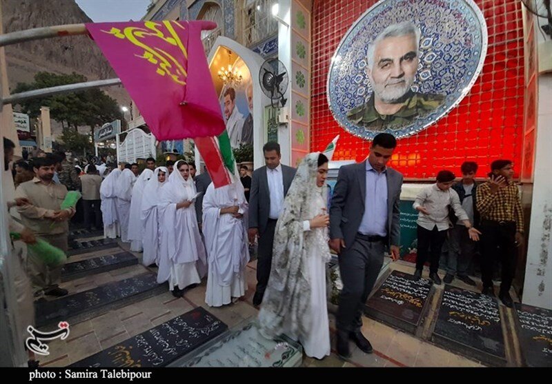 ازدواج  ۵۰ زوج جوان کرمانی در مرقد سردار سلیمانی