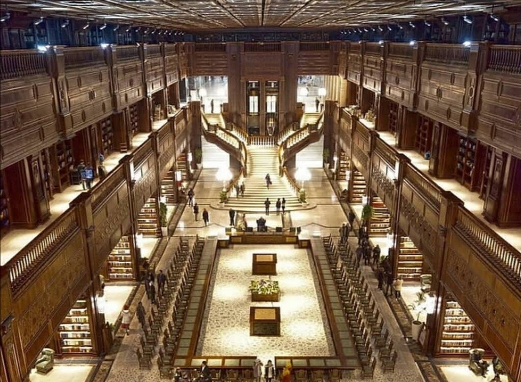 لاکچری‌ترین کتابخانه ایران اینجاست | عکس یادگاری با کتابخانه هری‌پاتر تهران