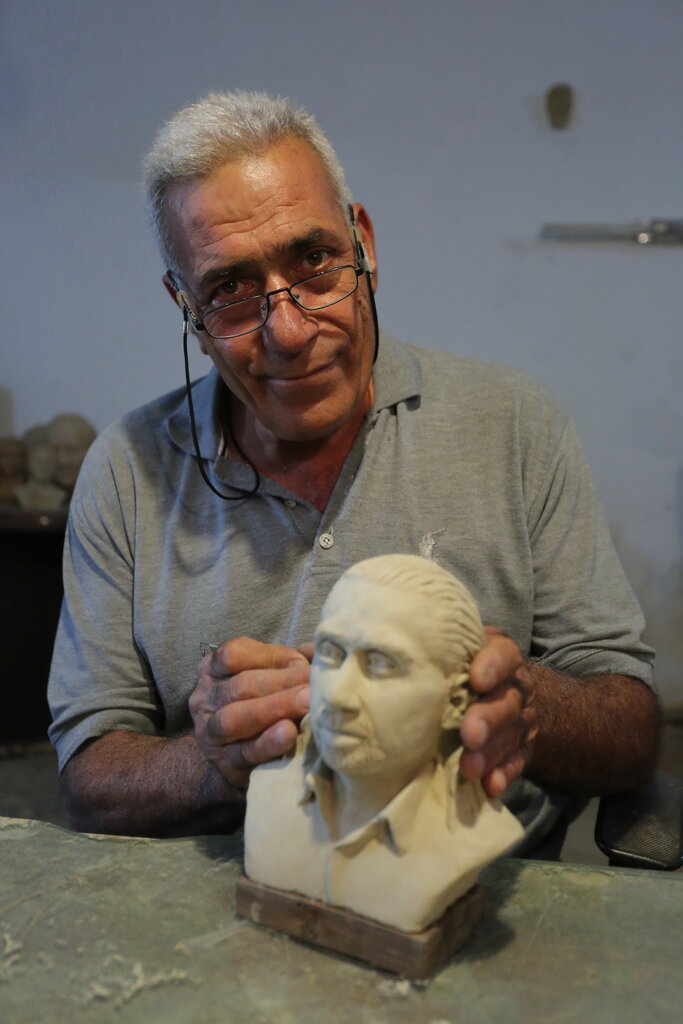 مجسمهسازی ۱۵دقیقهای | ساخت مجسمه آدمهای خوشقلب و بیشیلهپیله راحتتر است | شگفتی کار یک مجسمهساز؛ عمل زیبایی روی چهره برخی آدمها