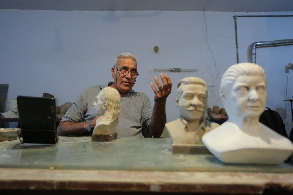 مجسمهسازی ۱۵دقیقهای | ساخت مجسمه آدمهای خوشقلب و بیشیلهپیله راحتتر است | شگفتی کار یک مجسمهساز؛ عمل زیبایی روی چهره برخی آدمها