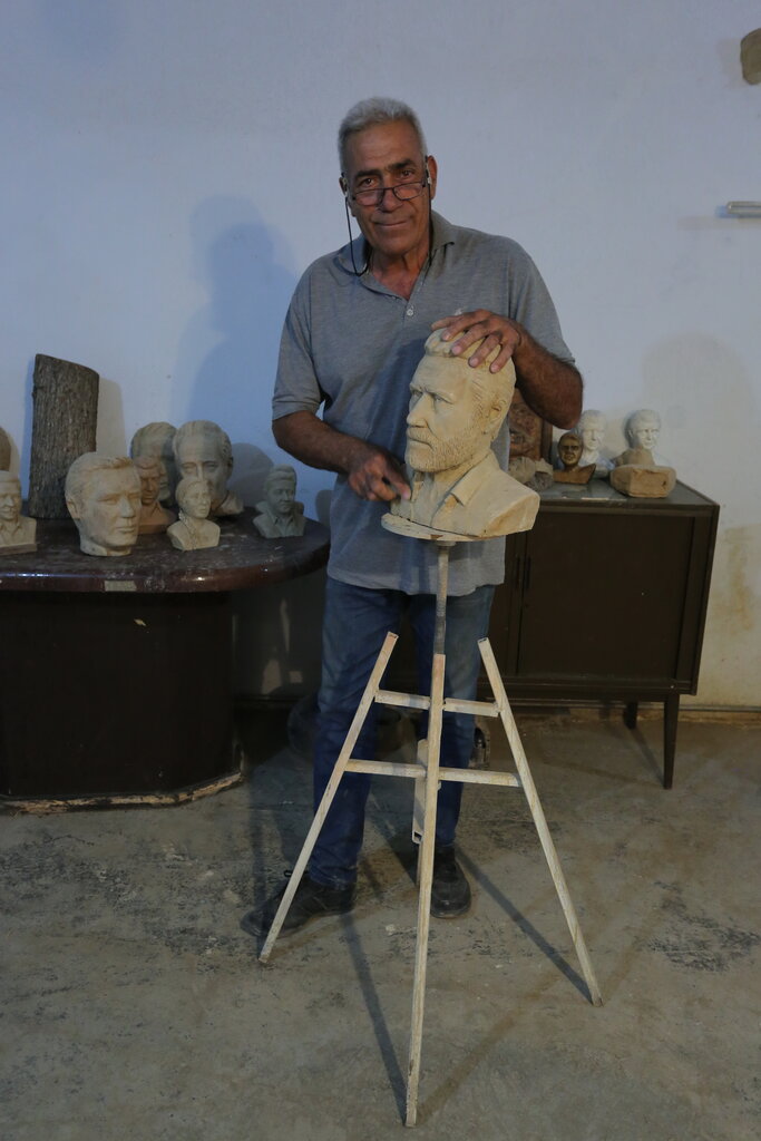 مجسمهسازی ۱۵دقیقهای | ساخت مجسمه آدمهای خوشقلب و بیشیلهپیله راحتتر است | شگفتی کار یک مجسمهساز؛ عمل زیبایی روی چهره برخی آدمها