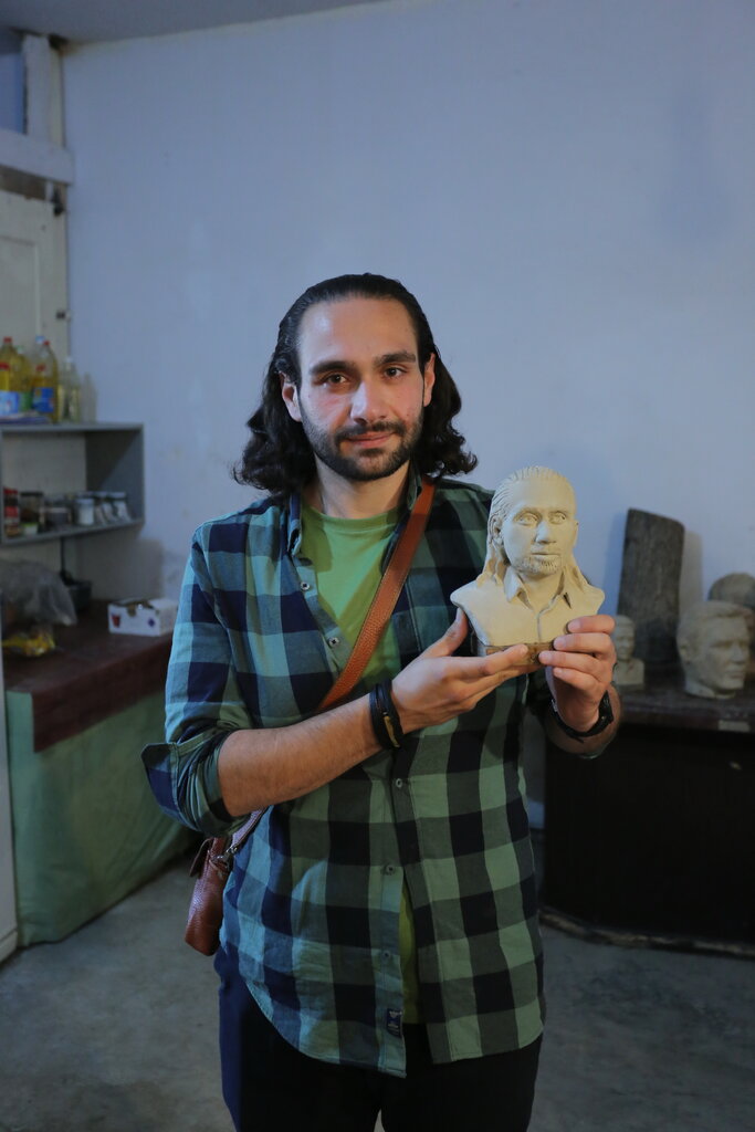 مجسمهسازی ۱۵دقیقهای | ساخت مجسمه آدمهای خوشقلب و بیشیلهپیله راحتتر است | شگفتی کار یک مجسمهساز؛ عمل زیبایی روی چهره برخی آدمها