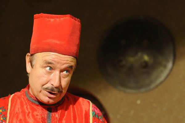 آیا واقعا بابانوئل هدیه میدهد و حاجی فیروز گدایی میکند؟ | بسیاری در مقابل سیاهبازی جبههگیری کردند و گفتند این نمایش سیاهان را مسخره میکند