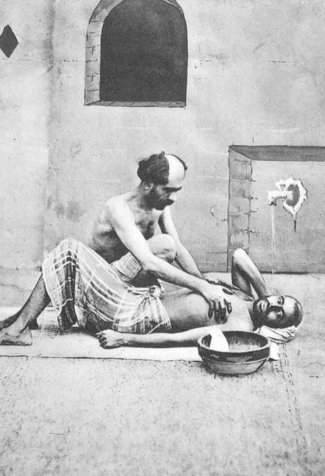 آداب حمام رفتن در تهران قدیم | آب آلو و لبوخوری با مشت و مال اضافه