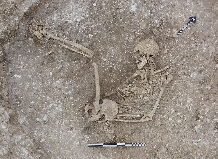 تصاویری از کشف قبرهایی متعلق به ۲ هزار سال پیش | به عصر آهن خوشآمدید!