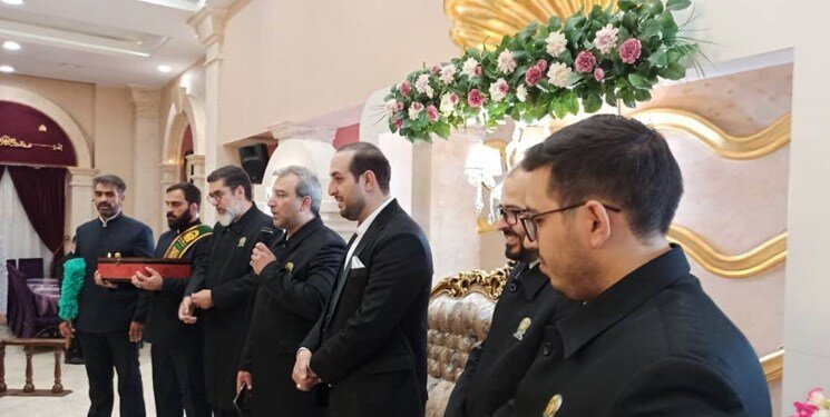 ببینید | امام رضا (ع) مهمان ویژه یک عروسی | ماجرای دعوتی که اجابت شد | هدیهای که امام مهربانیها به عروس و داماد دادند