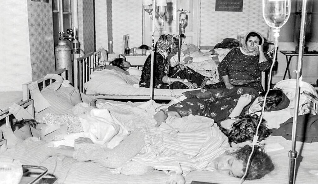 قربانیان بمباران شیمیایی سردشت در بیمارستان