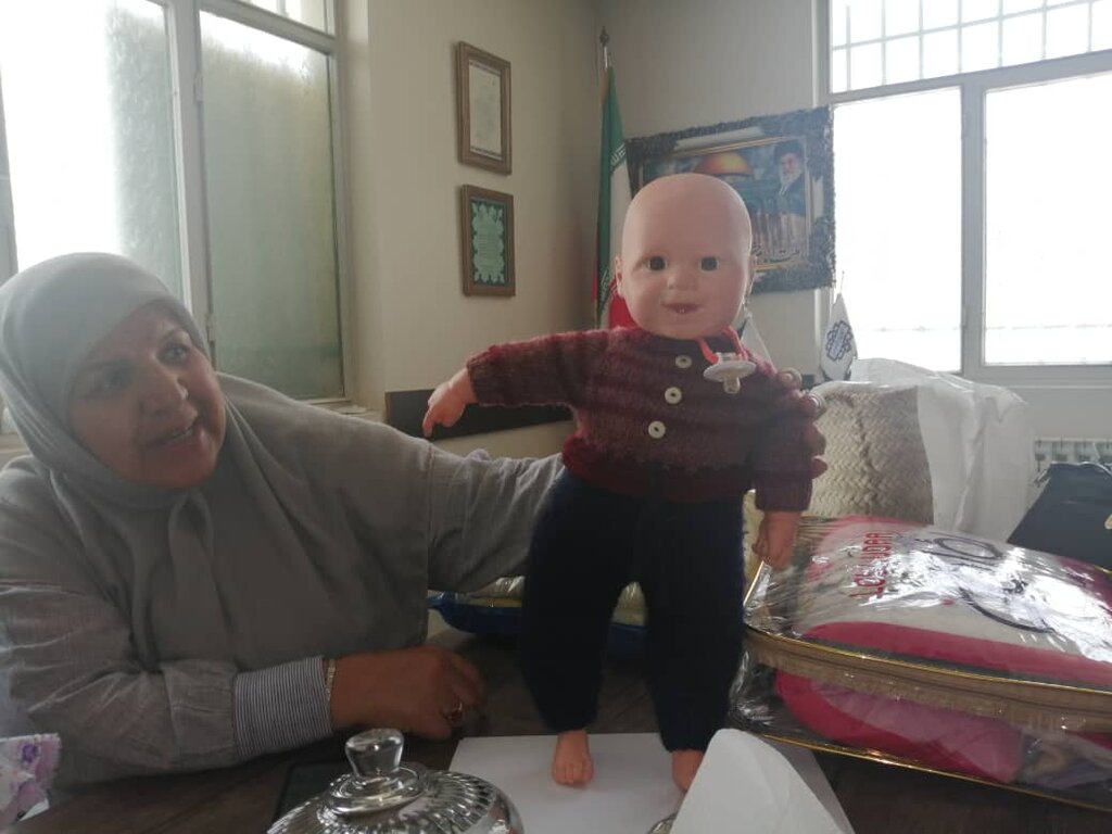 این خیر جراح زیبایی عروسکهاست | دست و پا بده عروسک تحویل بگیر!