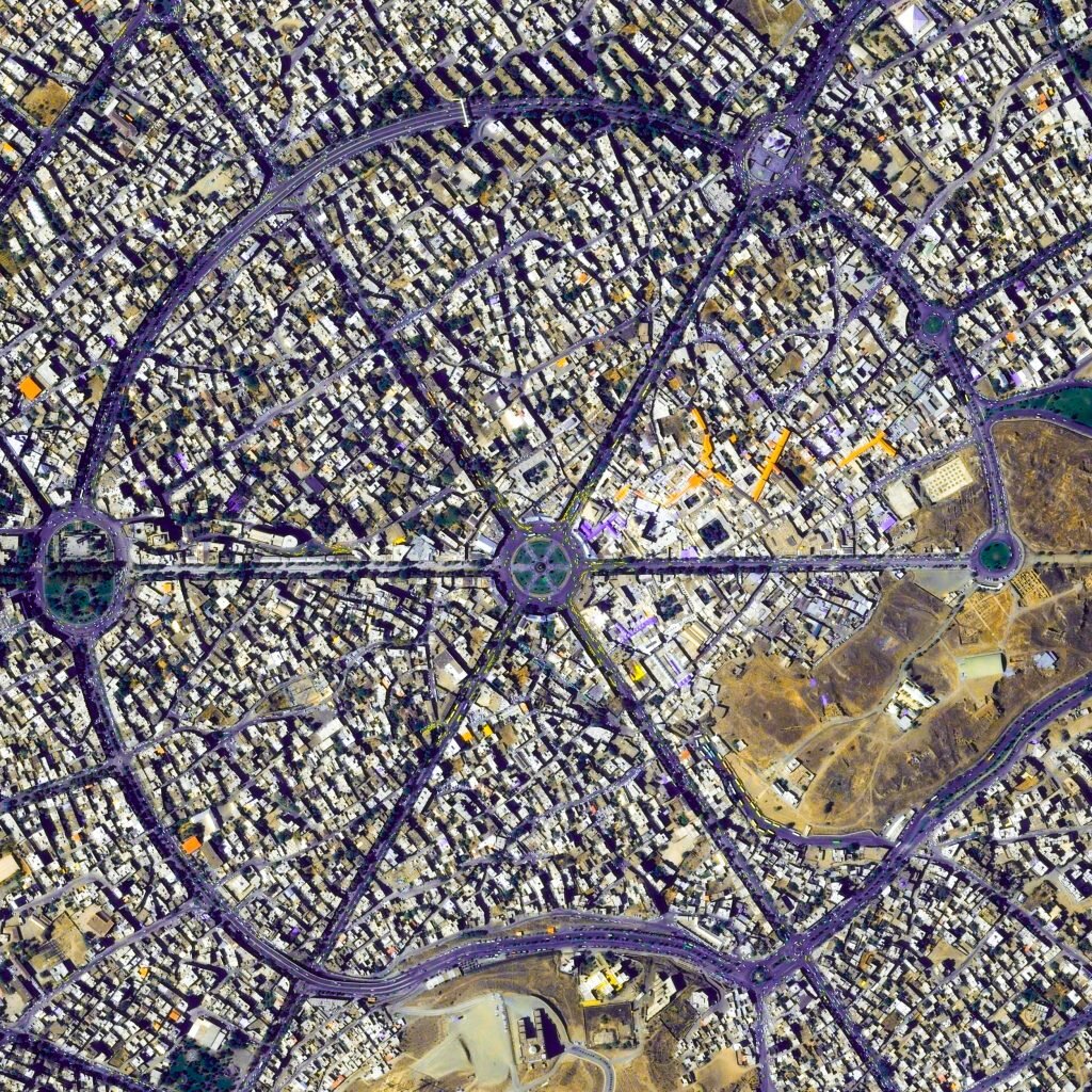 تصاویر دیدنی‌ترین محله‌های جهان با یک ویژگی مشترک | میدان امام خمینی شهر همدان را ببینید