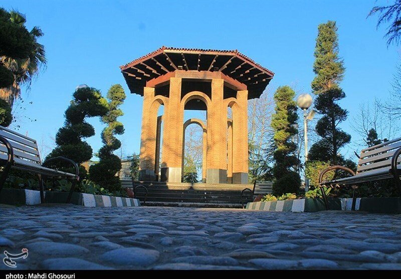 فرهنگ معین ۵۱ ساله شد | نخستین دکترای زبان فارسی کشور را چه کسی گرفت؟