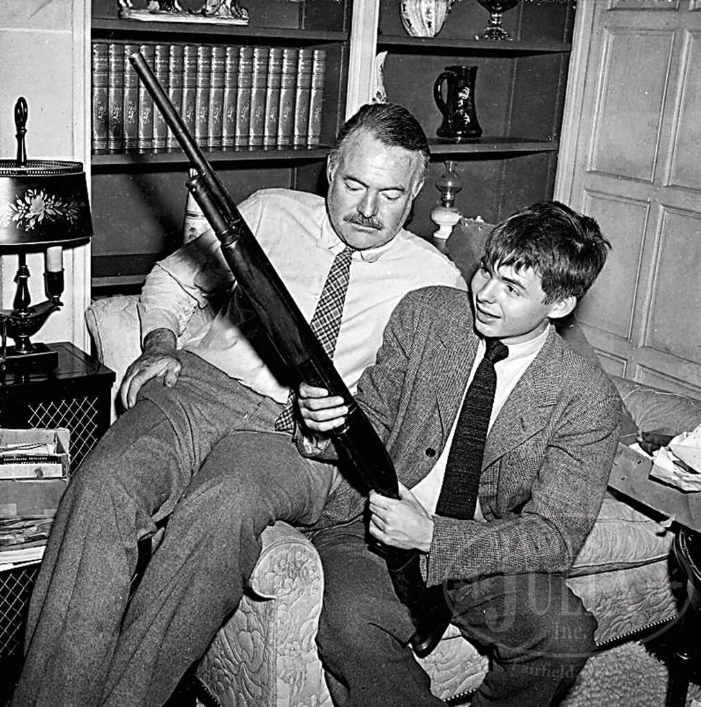 تصاویر | رابطه پدر و پسری ارنست همینگوی و پاتریک در نامه‌های جادویی برنده نوبل ادبیات | خاطرات شکار شیر و گوزن و آهو در آفریقا و نوشتن رمان