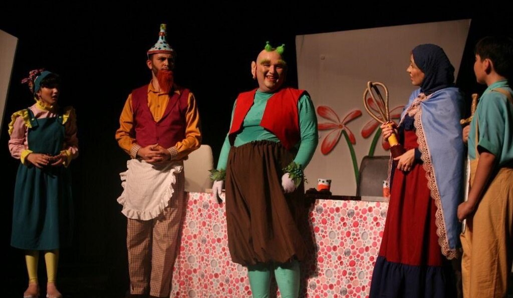 «پروین» در تئاترشهر و «پنگوئنها» در تالار هنر | نمایشها چقدر فروختند؟