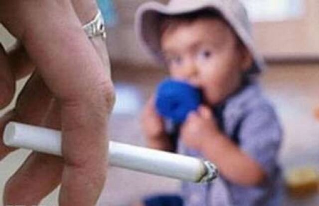 کودک آزاری - سیگار کشیدن کودک