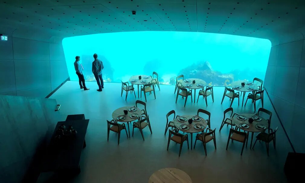 تصاویر جذاب‌ترین رستوران جهان ؛ ۵ متر زیر دریا! | ویژگی‌های خاص این رستوران نروژی را ببینید
