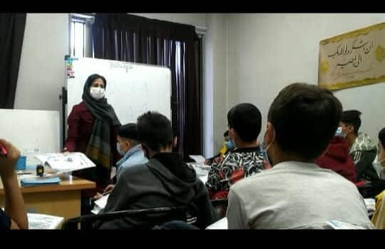 کودکان کار رایگان زبان انگلیسی یاد میگیرند