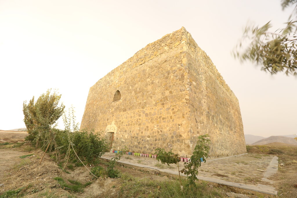 کوهسنگی شرق تهران تبدیل به بام گردشگری میشود| احیای دوباره زندان هارونالرشید و خانه امیرسلیمانی