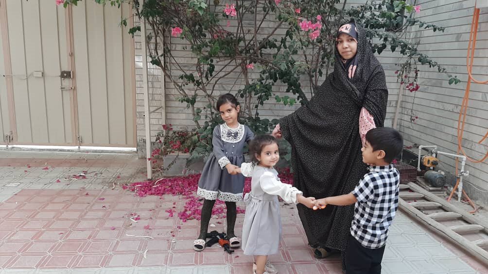 تصاویر مادر دهه هشتادی با ۴ فرزند | جوانترین مادر ایرانی را میشناسید؟