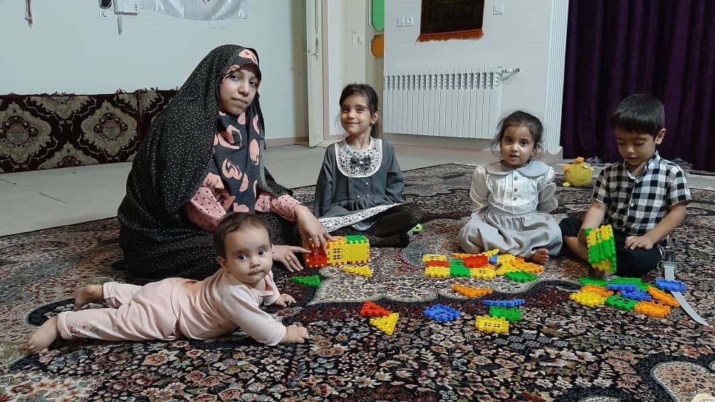 تصاویر مادر دهه هشتادی با ۴ فرزند | جوان‌ترین مادر ایرانی را می‌شناسید؟