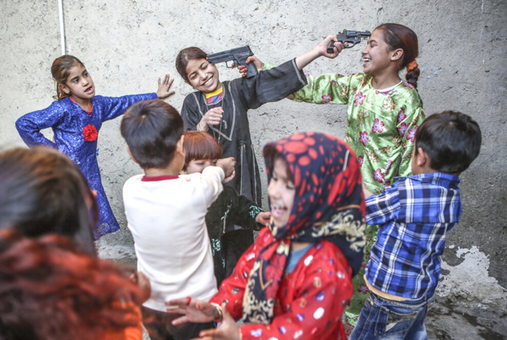 مستقیم از کابل تا کوچهپسکوچههای کن | اتباع غیرمجاز در غرب تهران چه میکنند؟ | غلبه جمعیت مهاجران غیرقانونی بر ساکنان بومی