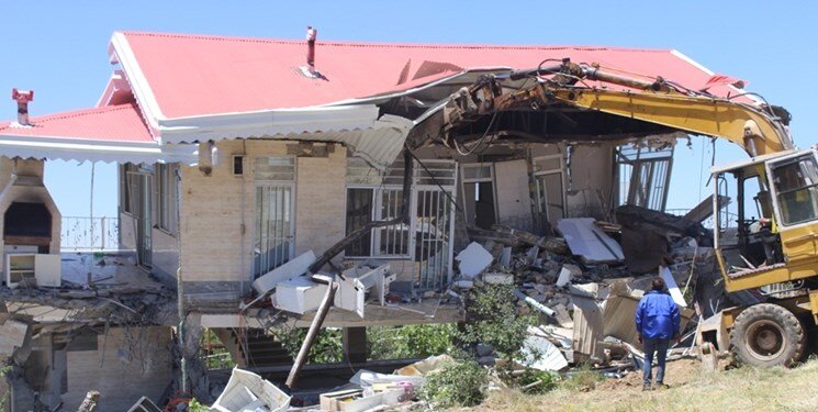 تصاویر | تخریب یک ویلای مجلل لاکچری غیرمجاز | تصاویر این ویلا قبل از تخریب را ببینید