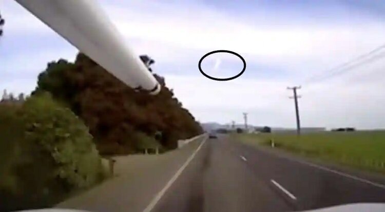 رخدادی که فقط مو فرفریها صدایش را شنیدند! | تصویری از آنچه که به حمله فضاییها نسبت داده شد