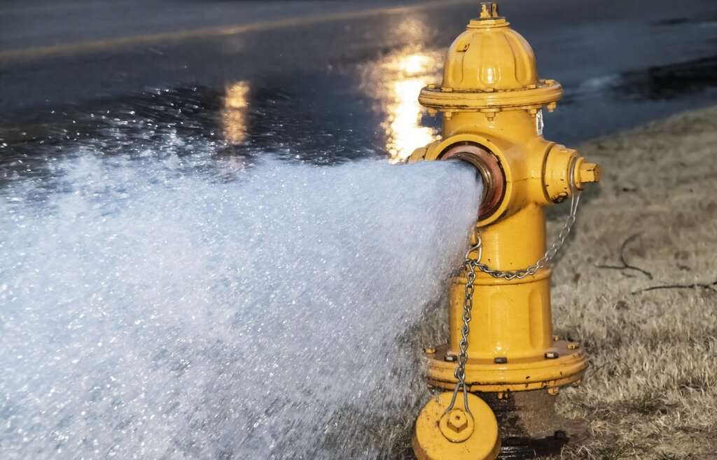 استخدام ۱۶ آتش نشان زن تا دو ماه دیگر | نحوه فعالیت آنها در ایستگاههای آتشنشانی | تهران نیازمند ۱۲ هزار شیر اضطراری در محلات