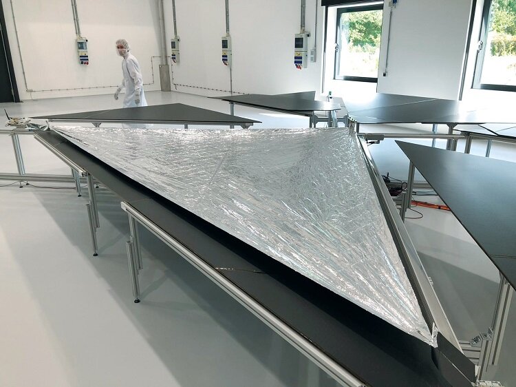 جارو کردن فضا از زبالهها | تصاویر وسیلهای که مدار را تمیز میکند!