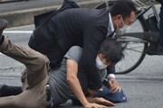 تصاویر جدید لحظه ترور شینزو آبه | واکنش عجیب و جنجالی محافظان