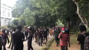 تصاویر حمله معترضان سریلانکایی به خانه رئیس جمهور | «راجاپاسکا» گریخت