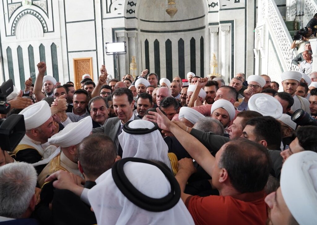 تصاویری از حضور بشار اسد در نماز عید قربان