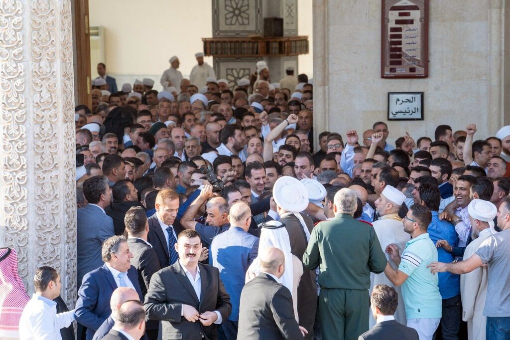 تصاویر حضور بشار اسد در نماز عید قربان | استقبال گرم مردم حلب