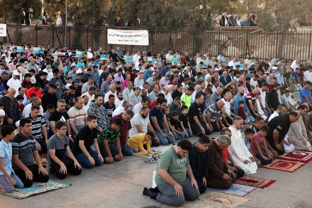 تصاویر نماز عید قربان در کشورهای عربی | پوشش زیبا و سنتی دختران غزه را ببینید