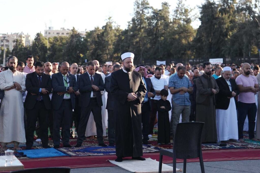 تصاویر نماز عید قربان در کشورهای عربی | پوشش زیبا و سنتی دختران غزه را ببینید