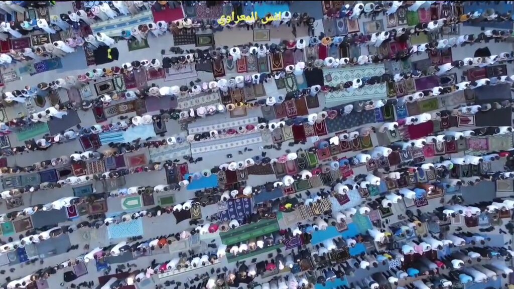 تصاویر نماز عید قربان در کشورهای عربی | پوشش زیبا و سنتی دختران غزه را ببینید