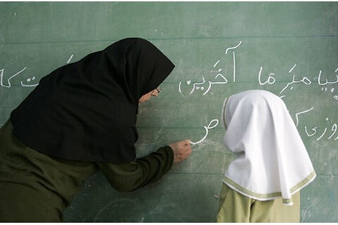 سرنوشت حقوق پر سر و صدای معلمان در آخرین روز ۱۴۰۱ | زمان تعیین تکلیف معوقات معلمان تعیین شد