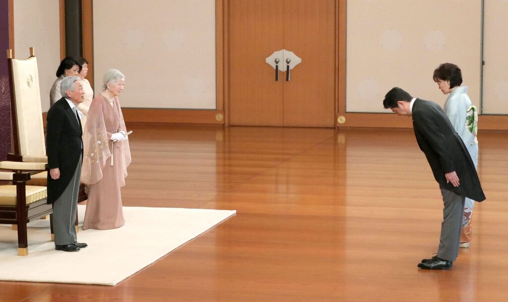 تصاویری دیده نشده از شینزو آبه | حواشی زندگی خصوصی نخست‌وزیر مرحوم ژاپن | از لباس عروسی تا لباس کارتونی 