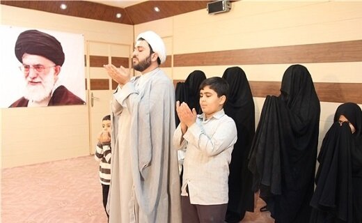 پدر پرجمعیتترین خانواده جوان ایرانی: در کنکور رتبه ۳ phd راکسب کردم | برای افزایش فرزند آوری، مردم باید سبک زندگی اسلامی و توکل بر خدا داشته باشند