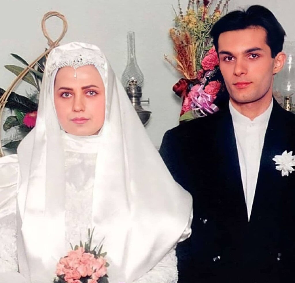 ببینید | لحظه دیدار لعیا زنگنه و رامین پرچمی بعد از ۲۸ سال | اولین حضور لعیا زنگنه در اکران مردمی پس از ۲۵ سال