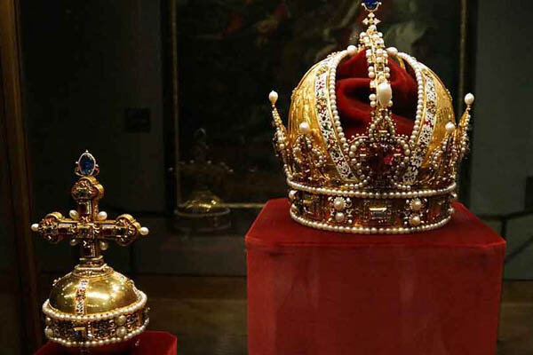 جواهرات سلطنتی ایران - تاج پادشاهی - موزه جواهرات تهران