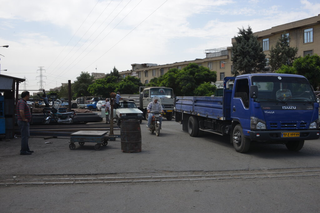 غرش سنگینوزنها در بزرگراههای جنوبشهر | بهشت بارکشهای تهران کجاست؟ | تردد خودروهای سنگین در روز چقدر جریمه دارد؟