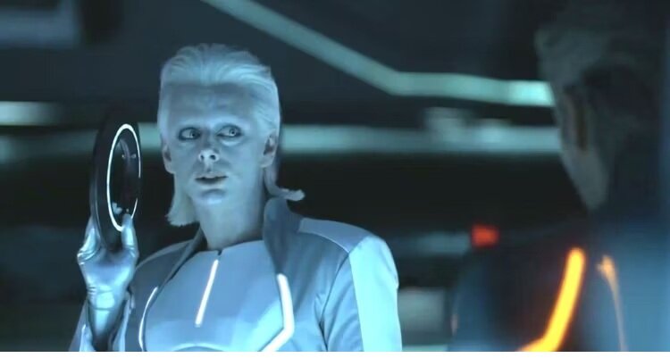 تصاویر | خلاقانهترین اسلحهها در ۶ فیلم سینمایی مشهور جهان | از تفنگ گیتاری تا شمشیر نوری