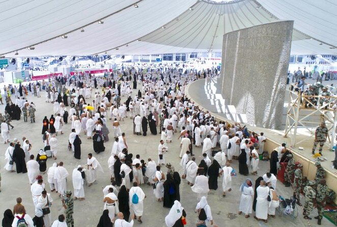 ببینید | انزجار از شیطان به روش یک حاجی پاکستانی