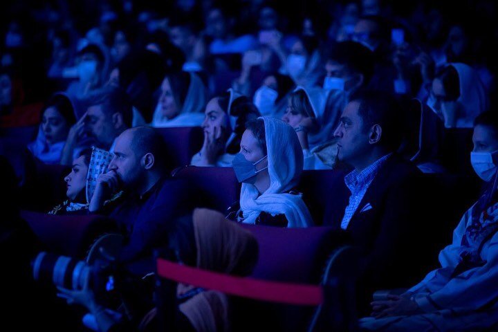 حضور سفیر سوئیس در کنسرت همایون شجریان | لحظه اهدای گل خانم سفیر به همایون شجریان | تصاویری که سفارت سوئیس منتشر کرد