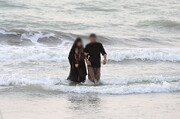 ببینید | جایزه‌ فرماندار فریدونکنار به خاطر حجاب یک زن در دریا | پوشش زن خانواده مشهدی در دریای خزر را ببینید