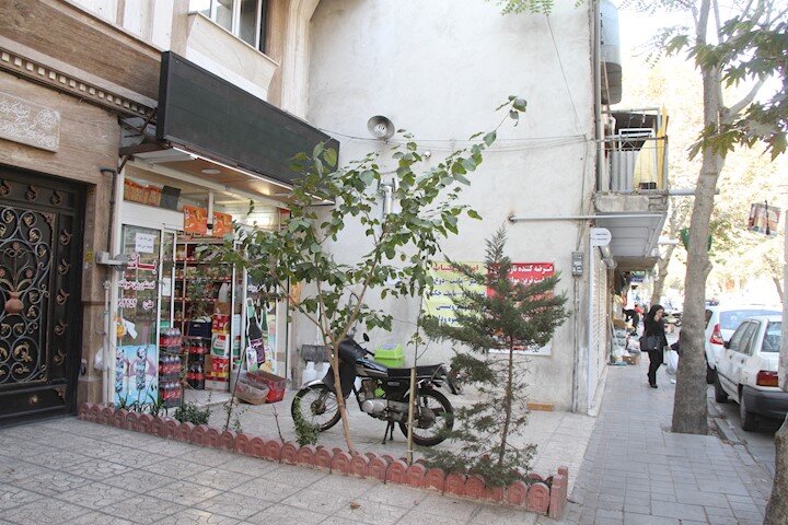 این قصاب باغبان باصفای محله مقدم است