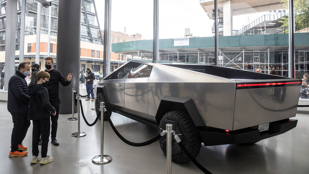 ثروتمندترین فرد جهان سوار این خودروها میشود | تصاویر خودروهای لاکچری ایلان ماسک را ببینید