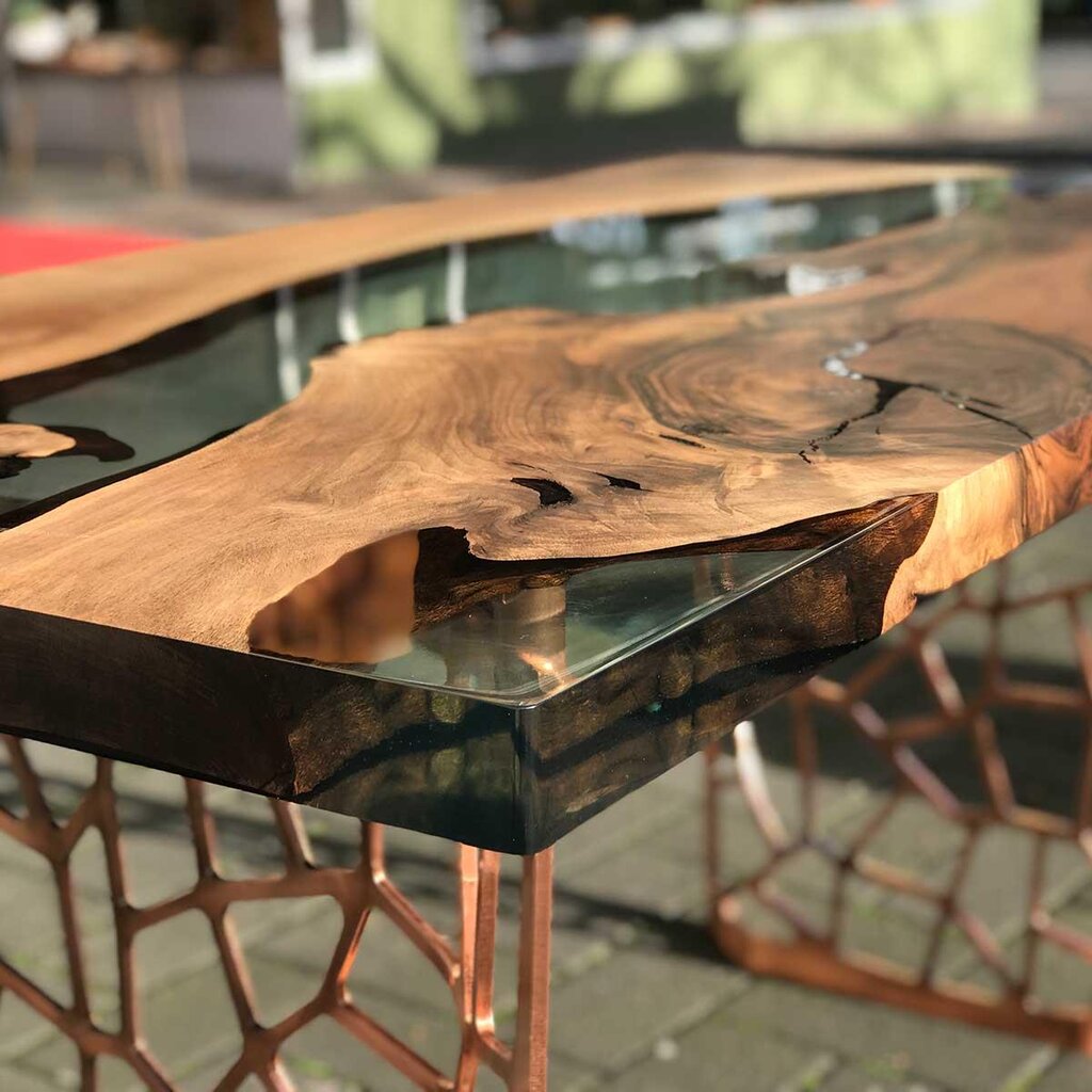 میز رزینی ساخته شده با اپوکسی چوب.jpg