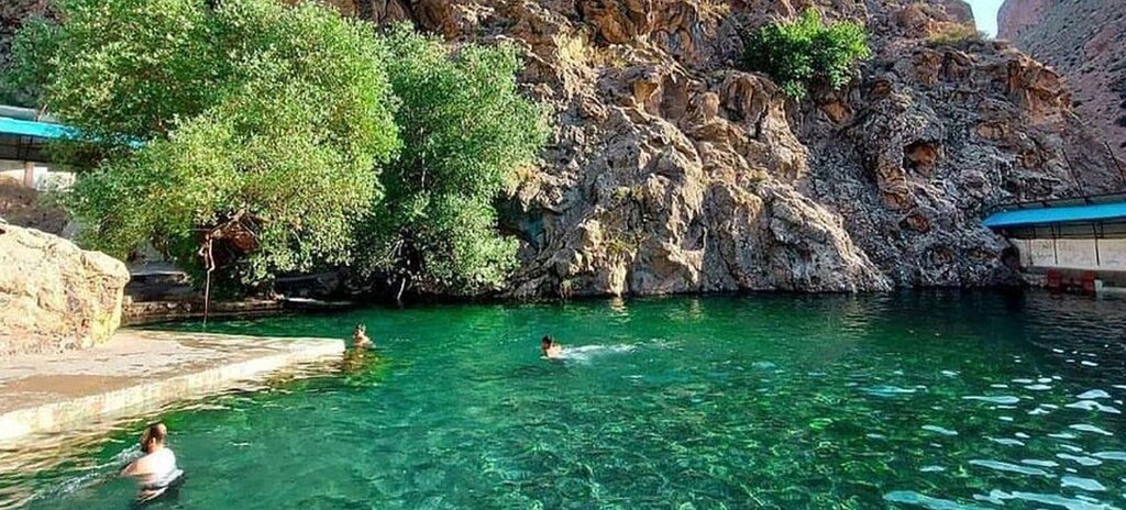 دریاچههای دیدنی و جذاب اطراف پایتخت را بشناسید | عبور هیجان انگیز از تنگههای پر و پیچ خم | شیرچه در چشمه های معدنی